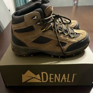 Hiking Boots Youth size 6 EUC